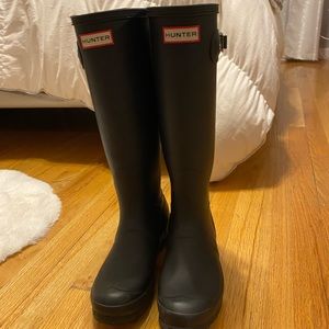 Hunter Women’s original tall rain boots and Hunter rain boot socks